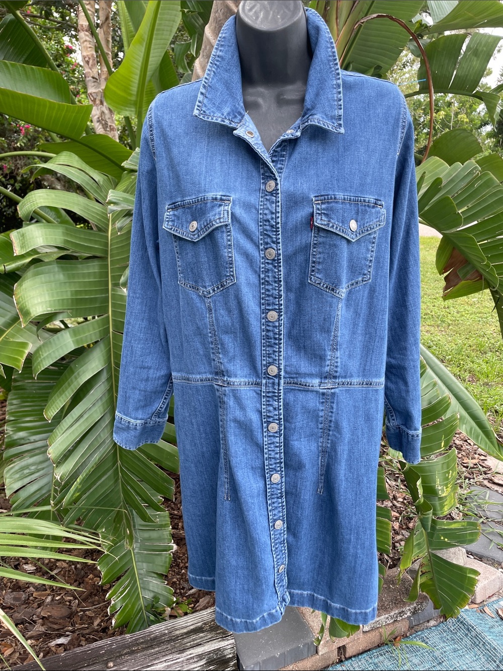 levi’s vintage snap front denim dress